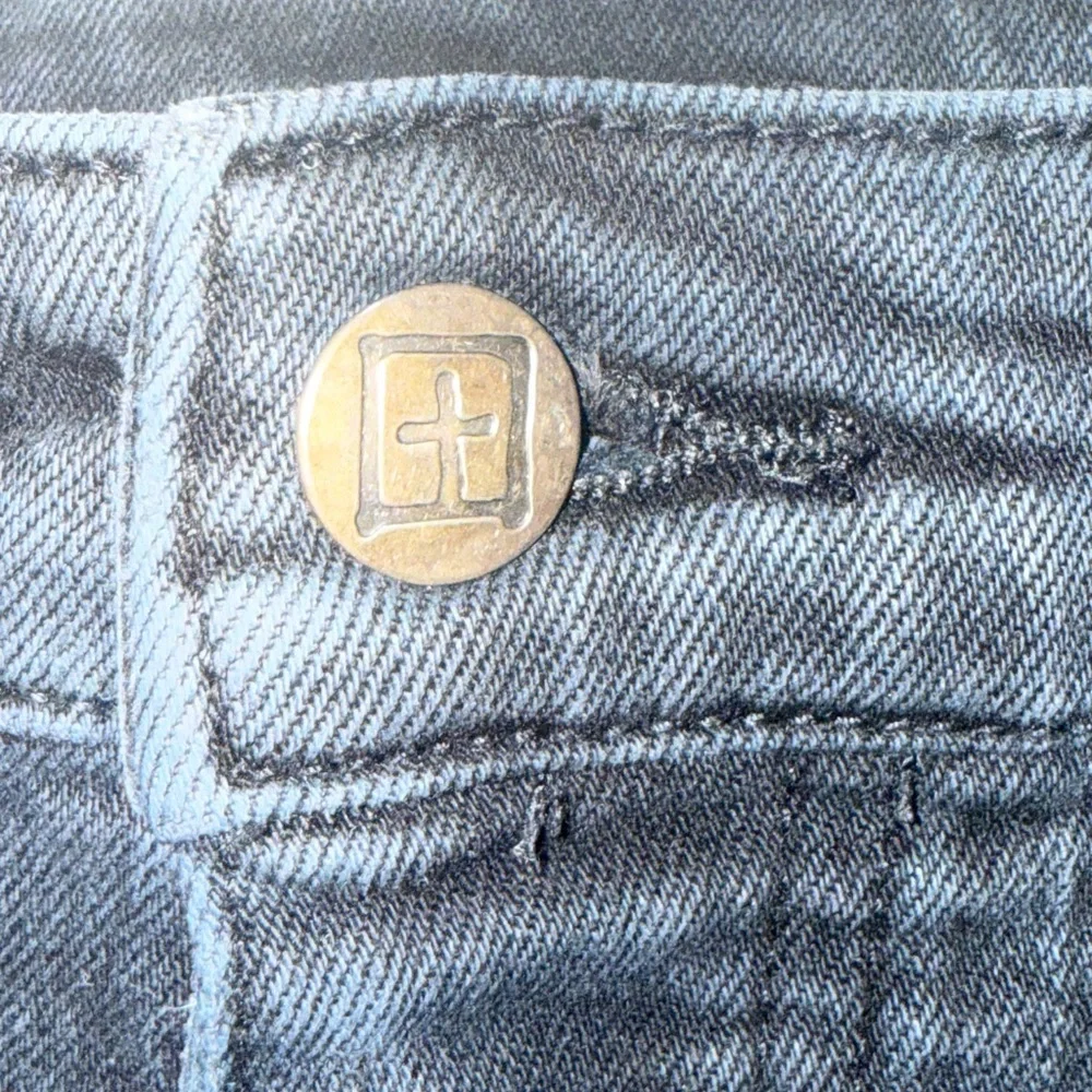 Ksubi. Chitch Dusk Black Raw Hem CroppedJeans. Size 36. 26 inseam.